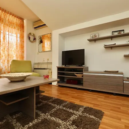 Butterfly Apartment *